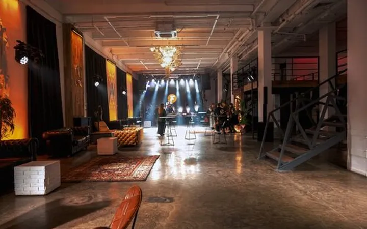 Главный зал F-LOFT