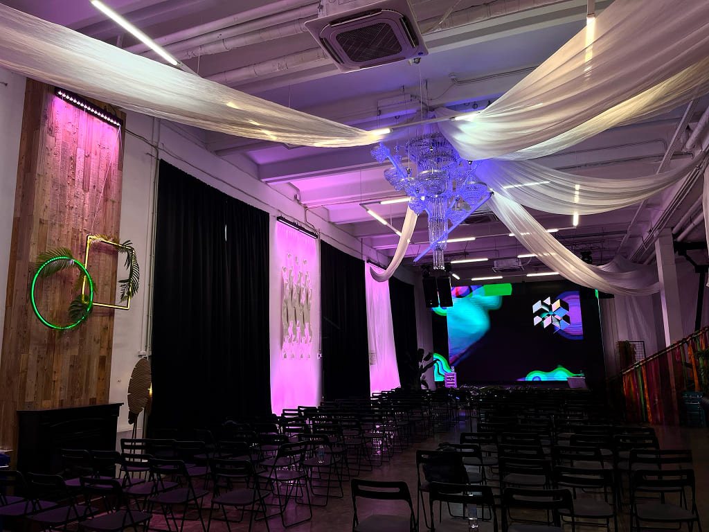 Как зонировать лофт для мероприятия: идеи для разных событий