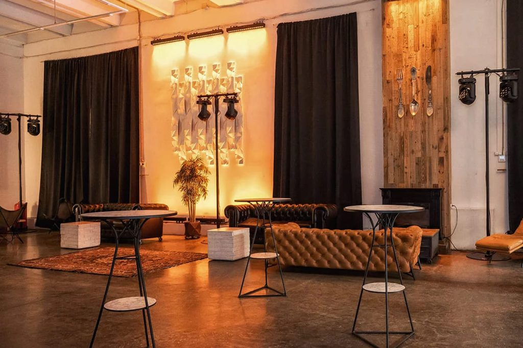 Как зонировать лофт для мероприятия: идеи для разных событий