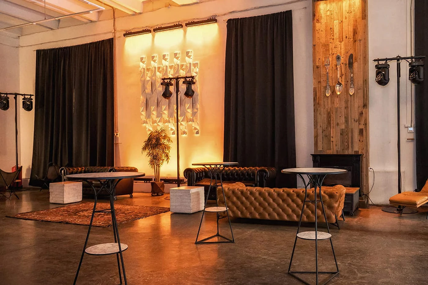 Как зонировать лофт для мероприятия: идеи для разных событий